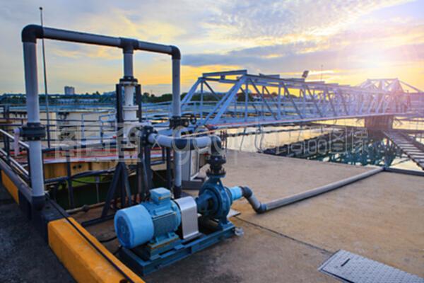 守護(hù)城市血脈 大城市自來(lái)水工業(yè)的大型水箱與供水系統(tǒng)